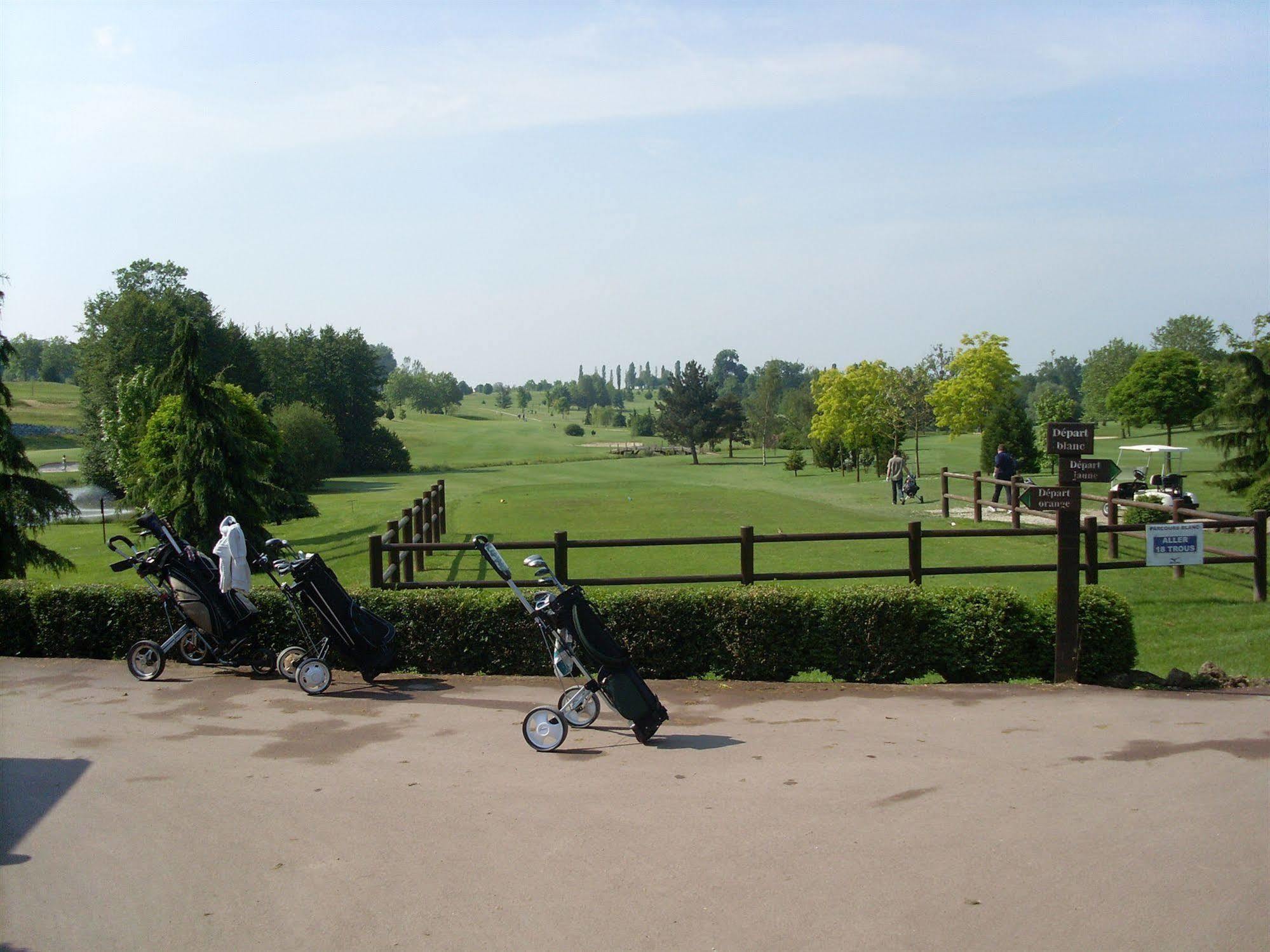 Hotel Abbaye du Golf de Lésigny Esterno foto